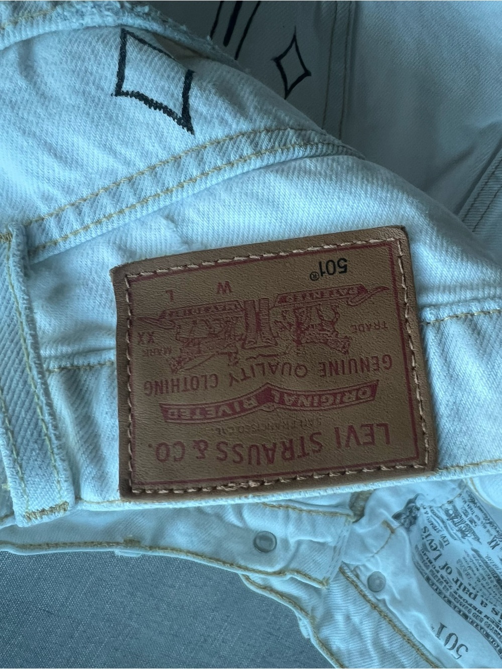 Levi's White Denim Shorts with Black Butterfly Motif - Picture 4 of 5